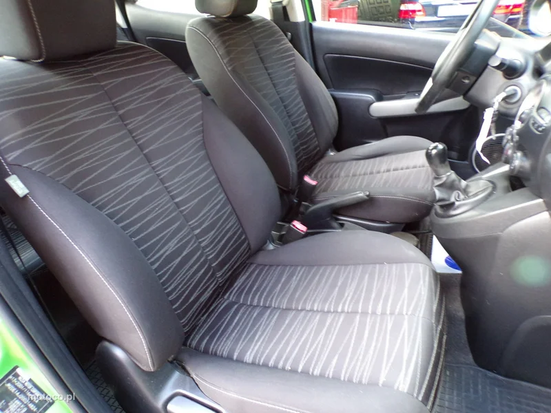Mazda 2 23