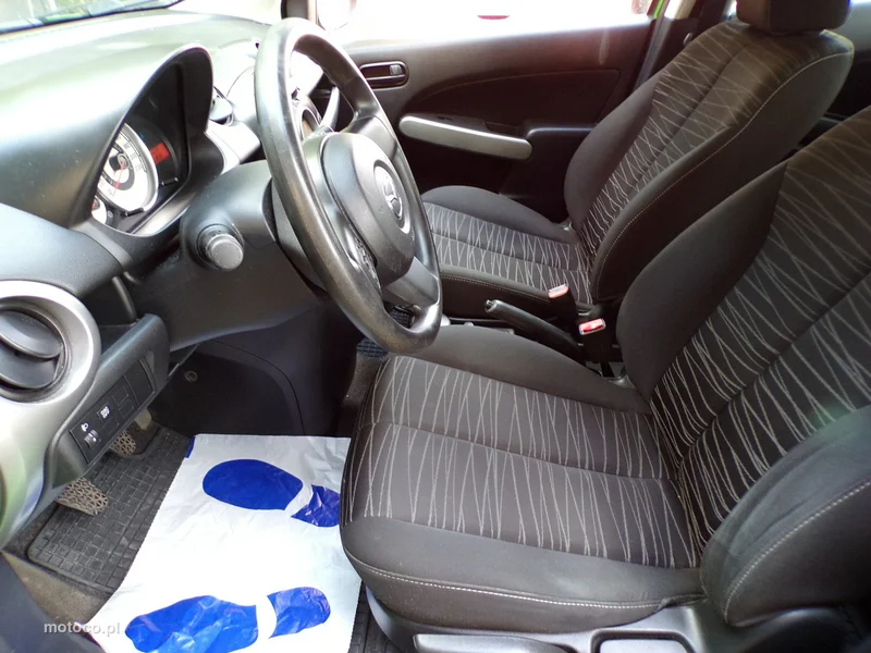 Mazda 2 30