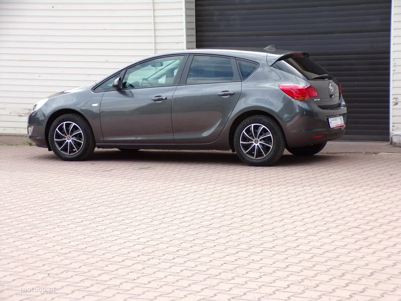 Opel Astra J 11