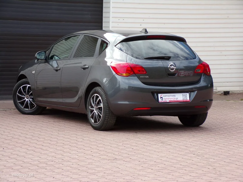 Opel Astra J 13