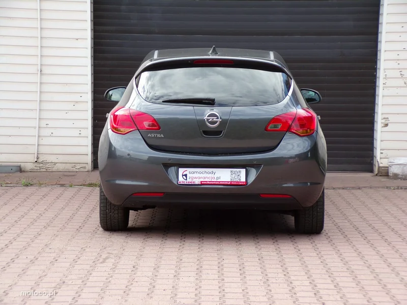 Opel Astra J 16