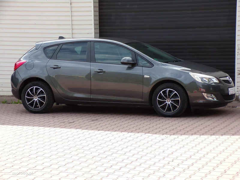 Opel Astra J 5