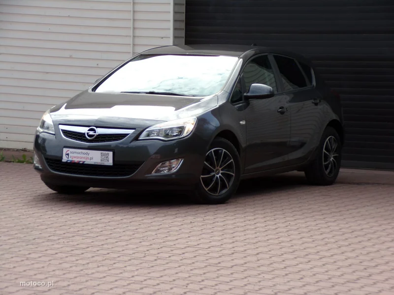 Opel Astra J 7