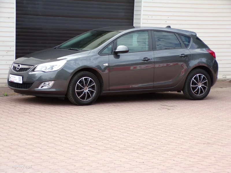 Opel Astra J 10