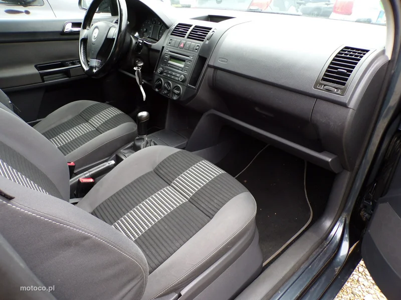 Volkswagen Polo IV 9N 26