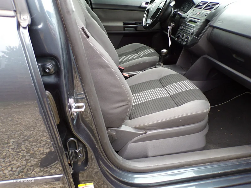 Volkswagen Polo IV 9N 27