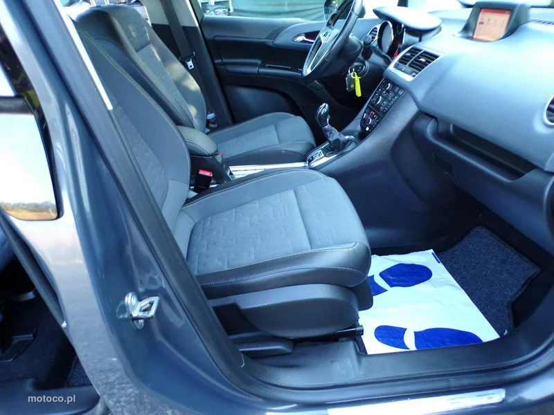 Opel Meriva B 22