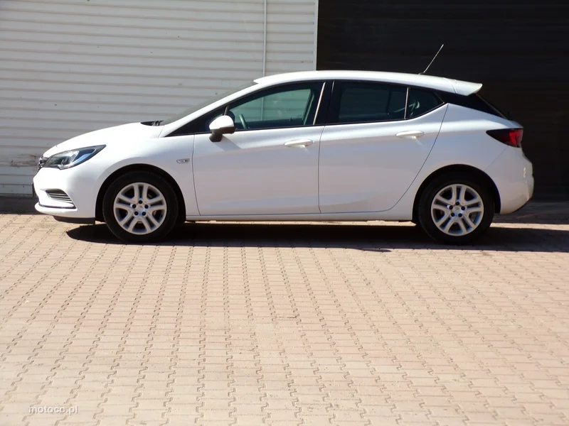 Opel Astra K 9