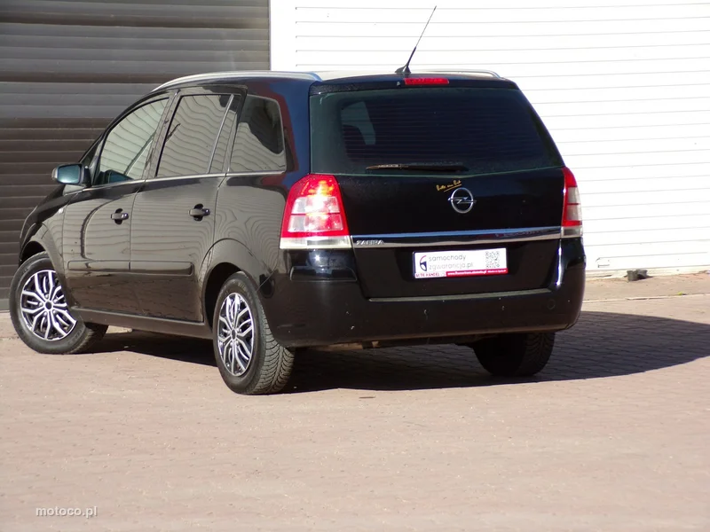 Opel Zafira B 13