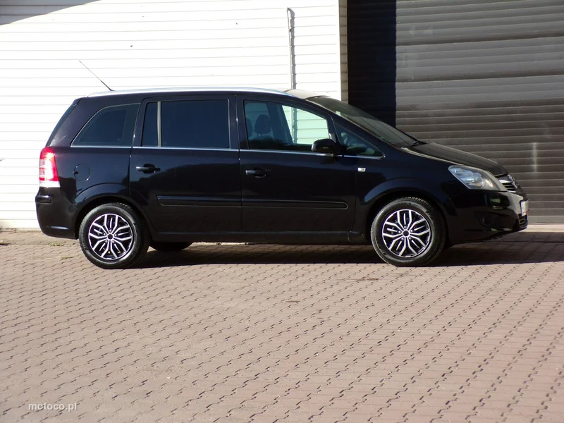 Opel Zafira B 16
