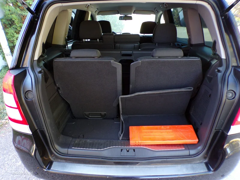 Opel Zafira B 22