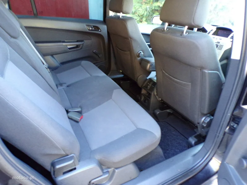 Opel Zafira B 24