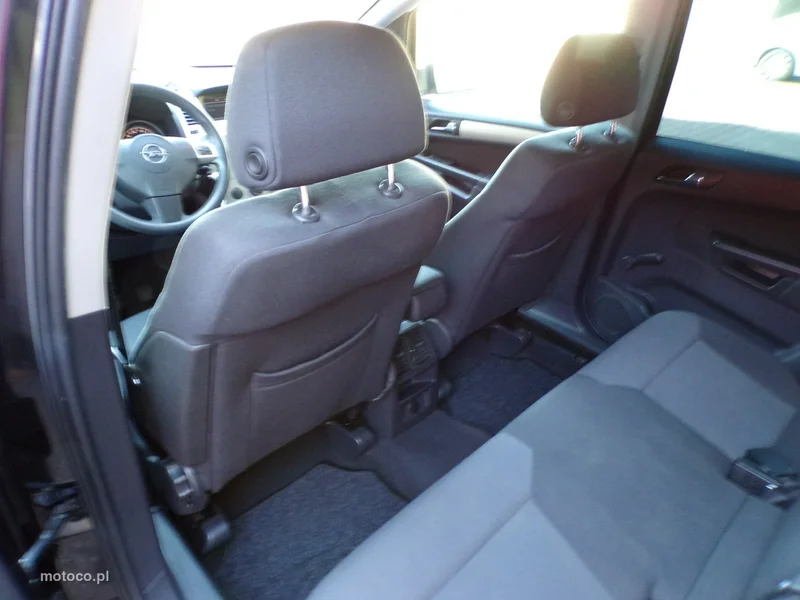 Opel Zafira B 32
