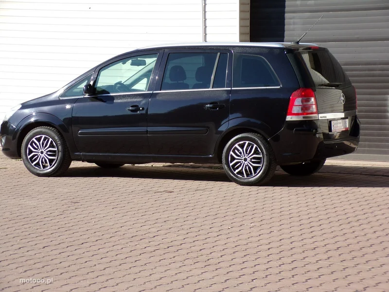 Opel Zafira B 8
