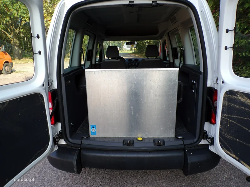 Volkswagen Caddy III 23