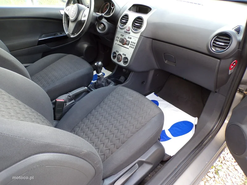 Opel Corsa D 24