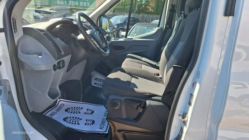 Ford Transit 9
