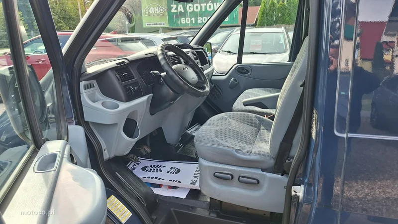 Ford Transit 9