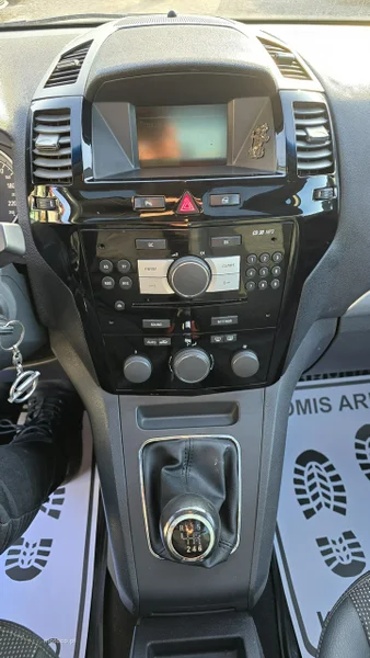 Opel Zafira B 22