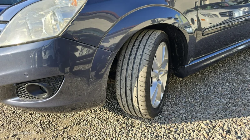 Opel Zafira B 23