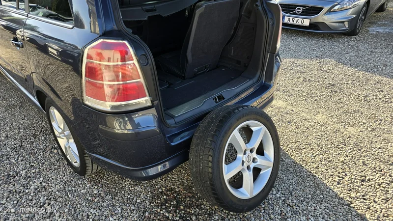 Opel Zafira B 24