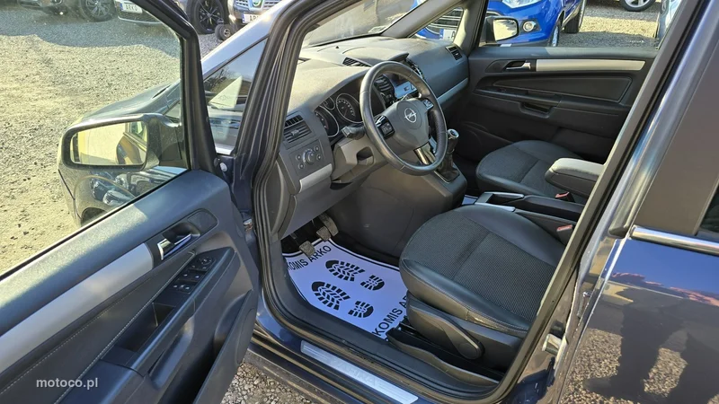 Opel Zafira B 9