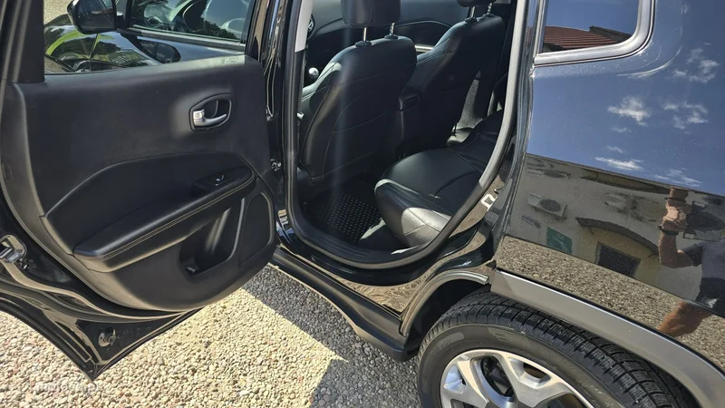 Jeep Compass 10