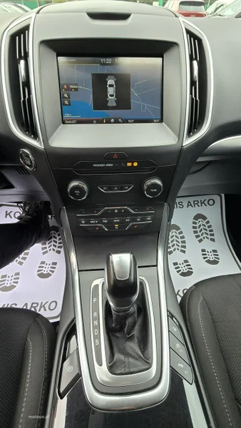 Ford S-Max II 17