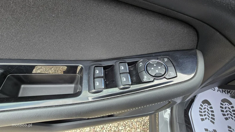 Ford S-Max II 22