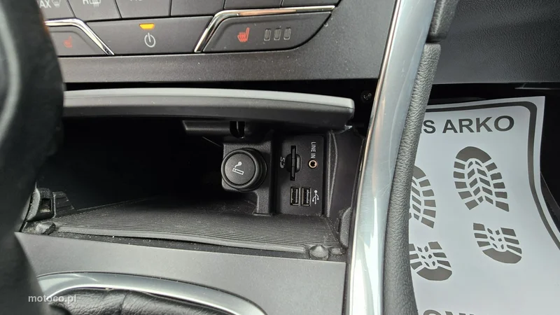 Ford S-Max II 24