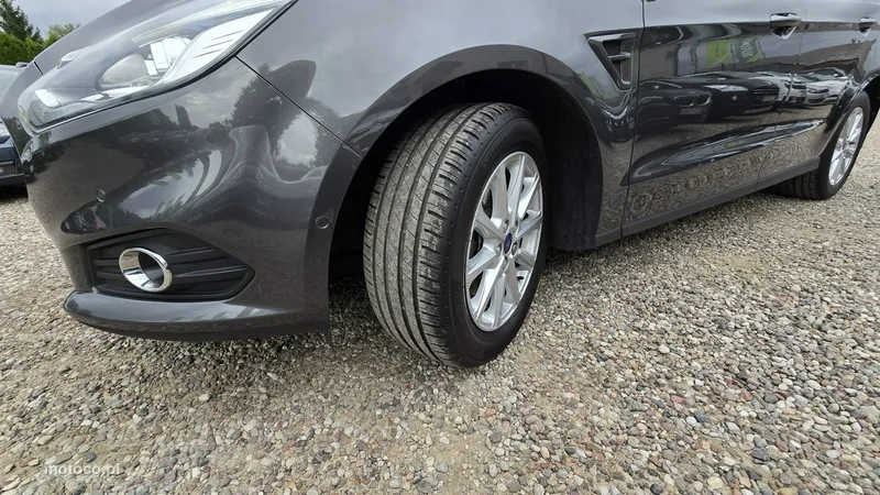 Ford S-Max II 27