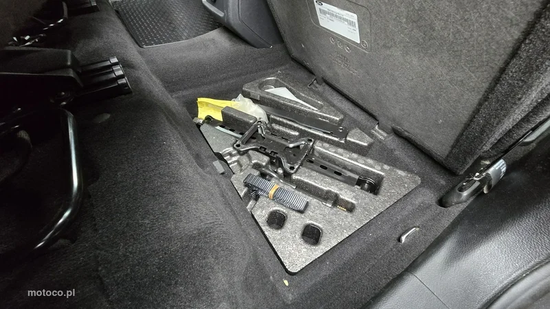 Ford S-Max II 28