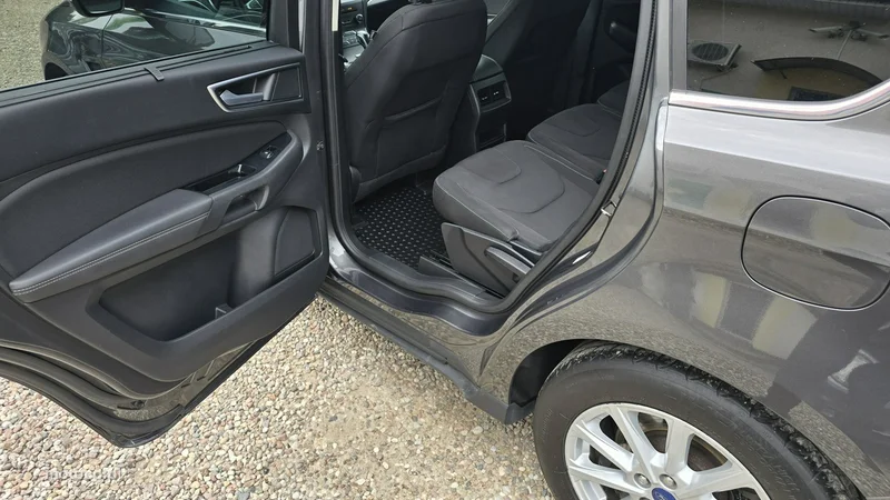 Ford S-Max II 10