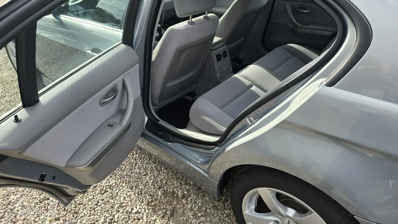 BMW Seria 3 E90 318 10