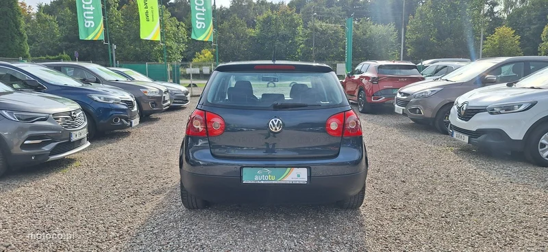 Volkswagen Golf V 8