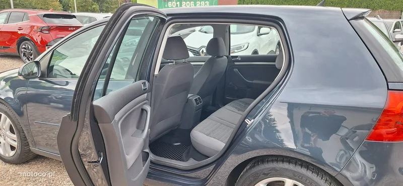 Volkswagen Golf V 10