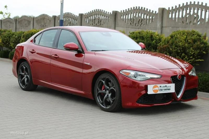 Alfa Romeo Giulia 12
