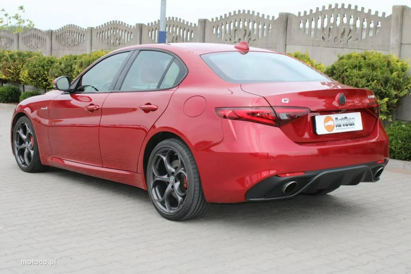 Alfa Romeo Giulia 14