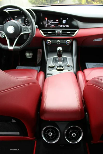 Alfa Romeo Giulia 24