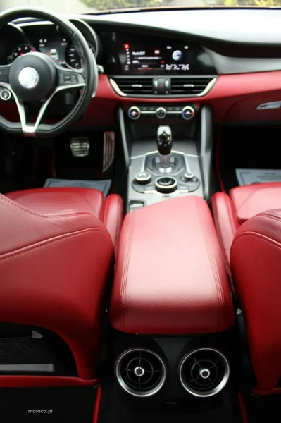 Alfa Romeo Giulia 28