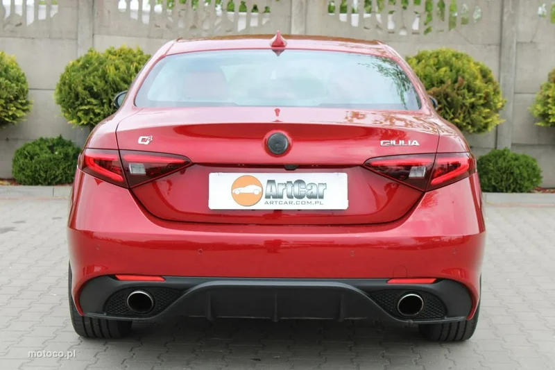 Alfa Romeo Giulia 8