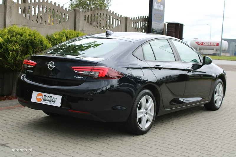 Opel Insignia B 12