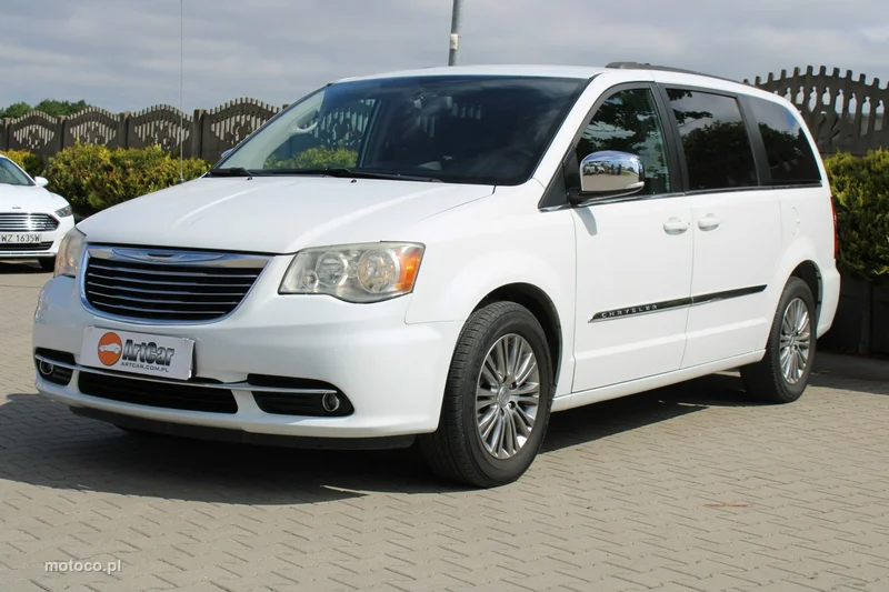 Chrysler Town & Country 2