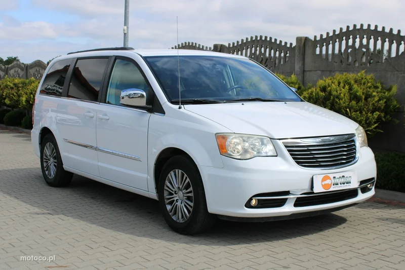Chrysler Town & Country 12