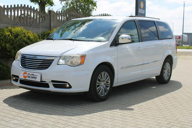 Chrysler Town & Country 13