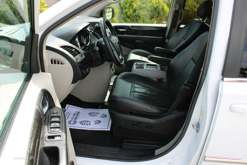 Chrysler Town & Country 17