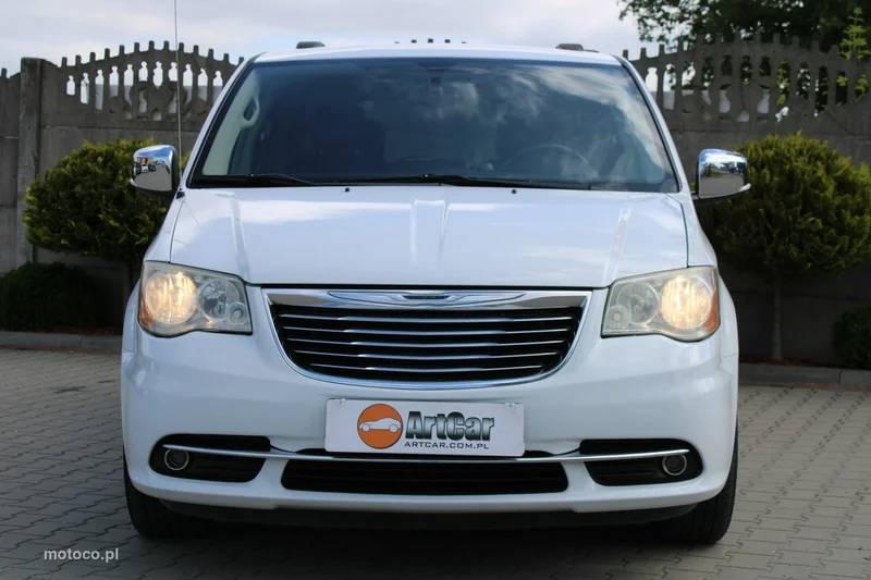 Chrysler Town & Country 3