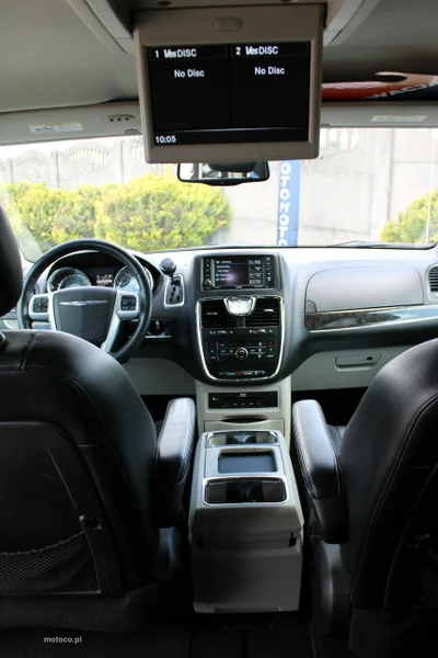 Chrysler Town & Country 22
