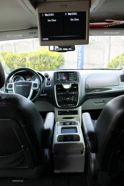 Chrysler Town & Country 23