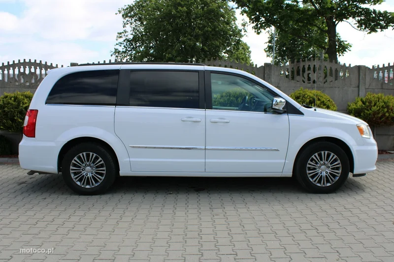 Chrysler Town & Country 4